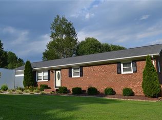 3932 Hillcrest Ct, Sophia, NC 27350