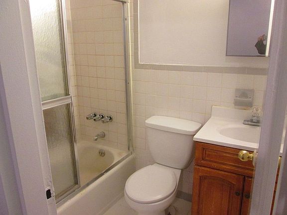 5th image of 1625 Lexington Ave #2R