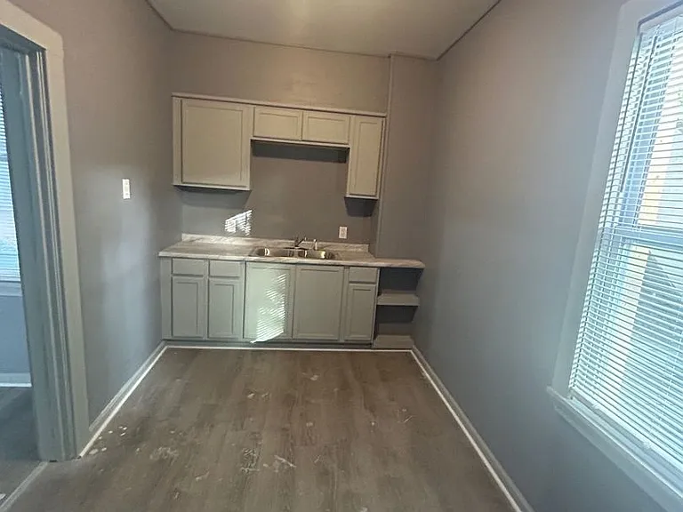 4019 Newark Ave — Photo 22
