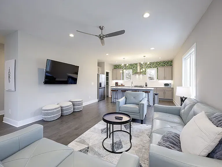 4 bed, 3.5 bath, 1710 sqft, $3,700 — Photo 3