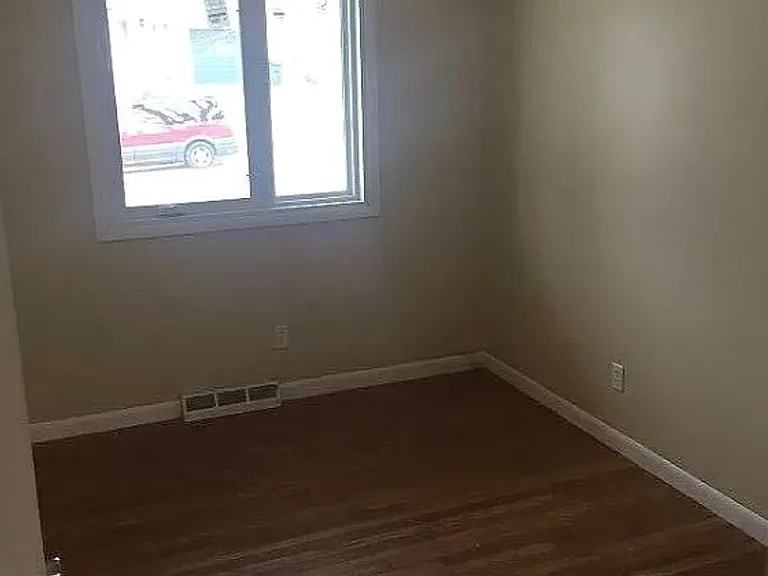 1611 Crosby Ln — Photo 5