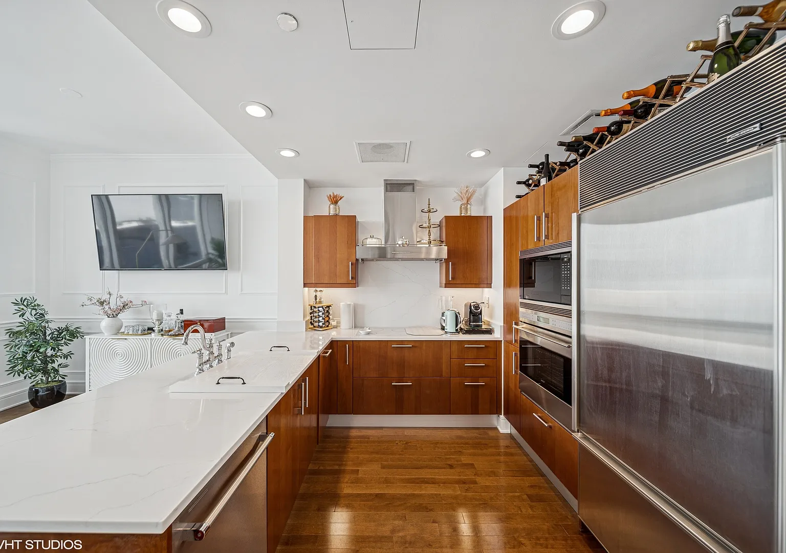 1 bed, 1.5 bath, 934 sqft, $6,000 — Photo 4