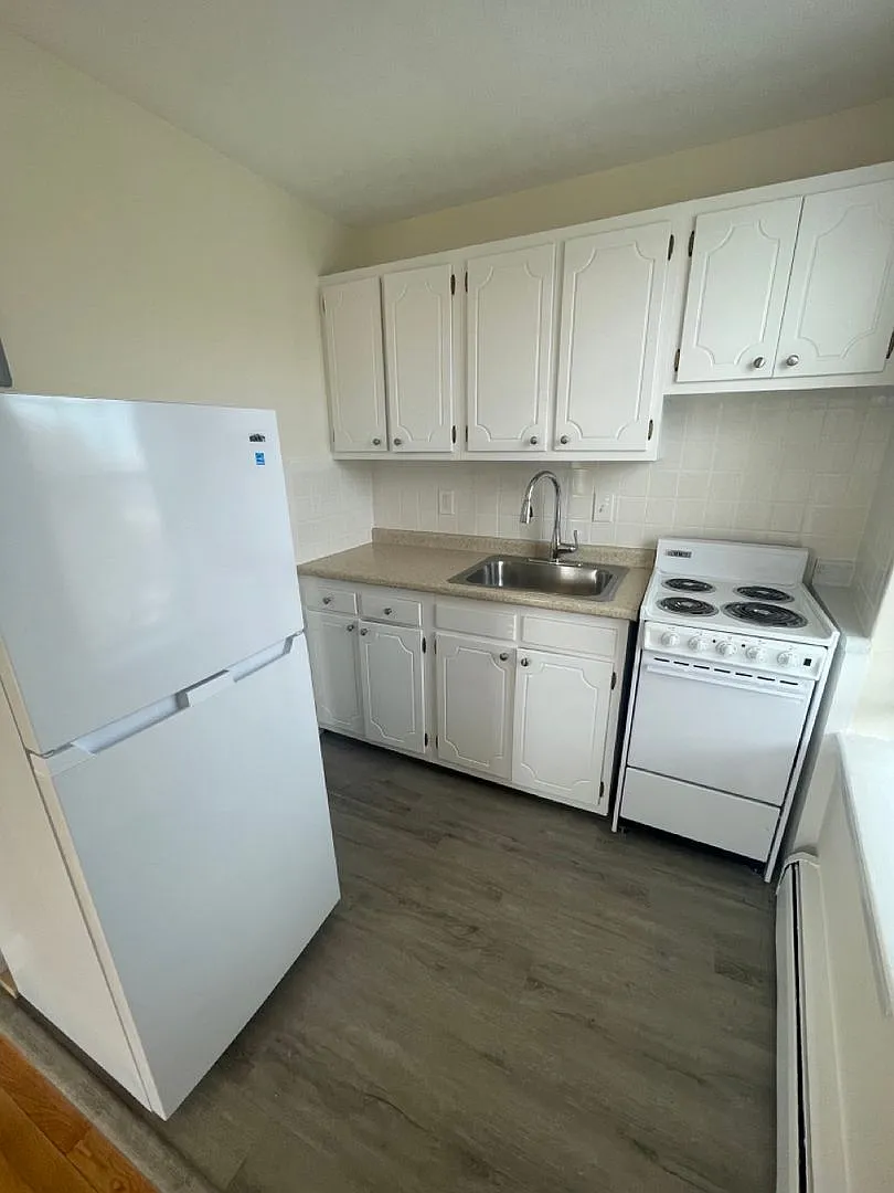 No Fee! Sunny 1BR near Boston Landing, Brighton Center! — Photo 4