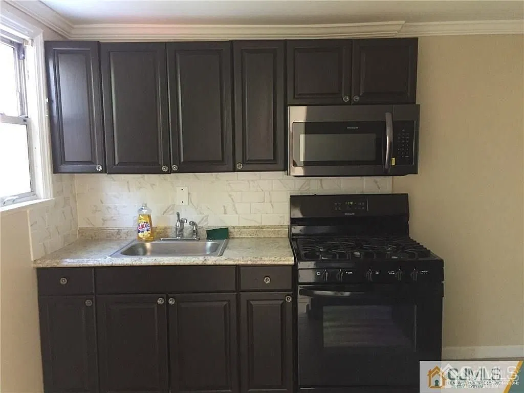 2 bed, 1.0 bath, 1700 sqft, $2,300 — Photo 4
