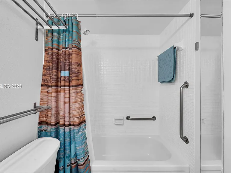 2861 Somerset Dr #301 — Photo 18