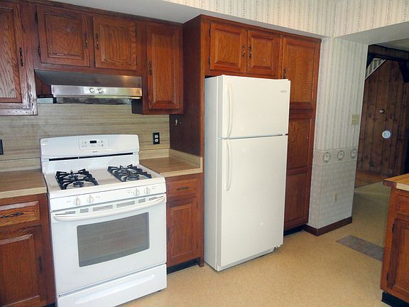Kitchen w/newer appliances