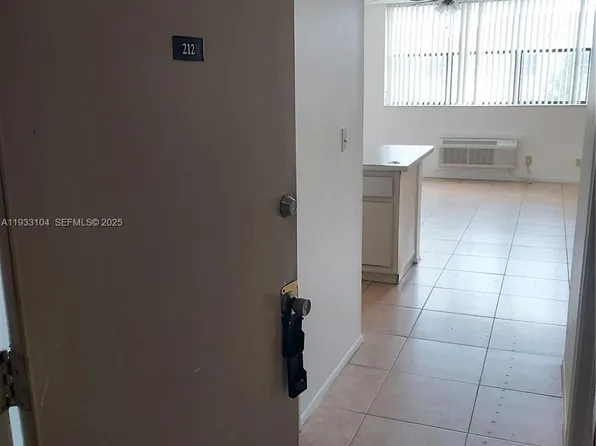 2501 Riverside Dr APT 212A, Coral Springs, FL 33065