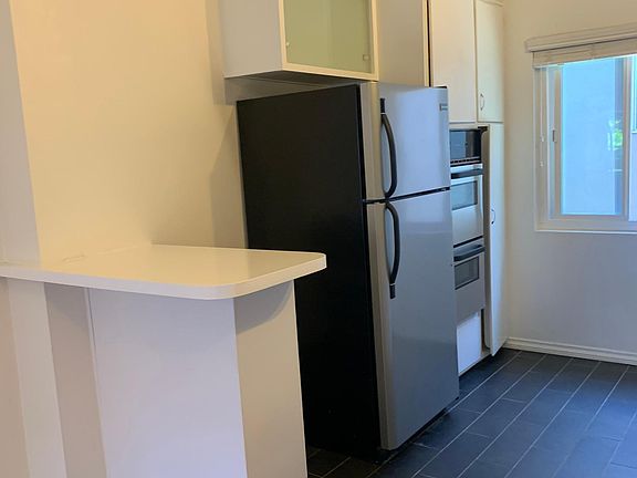 4th image of 1709 N Fuller Ave #26