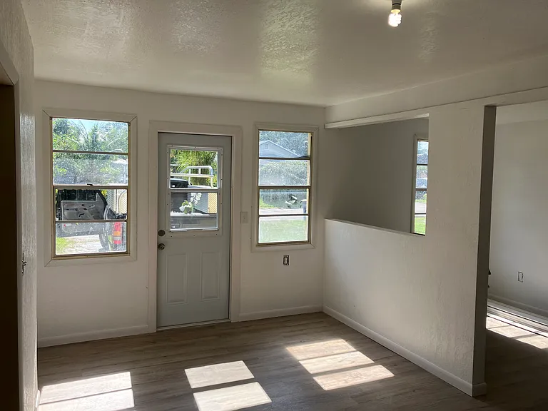1502 S 27th St — Photo 10