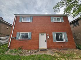 4461 Highridge St, Pittsburgh, PA