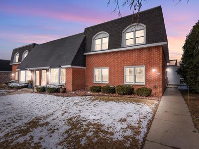 2017 Chateau COURT, Grafton, WI, 53024