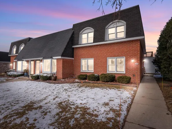 2017 Chateau COURT, Grafton, WI 53024