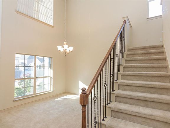 4th image of 1710 Grey Willow Ln