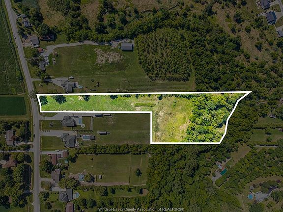 4th image of 1585 Belle River Rd