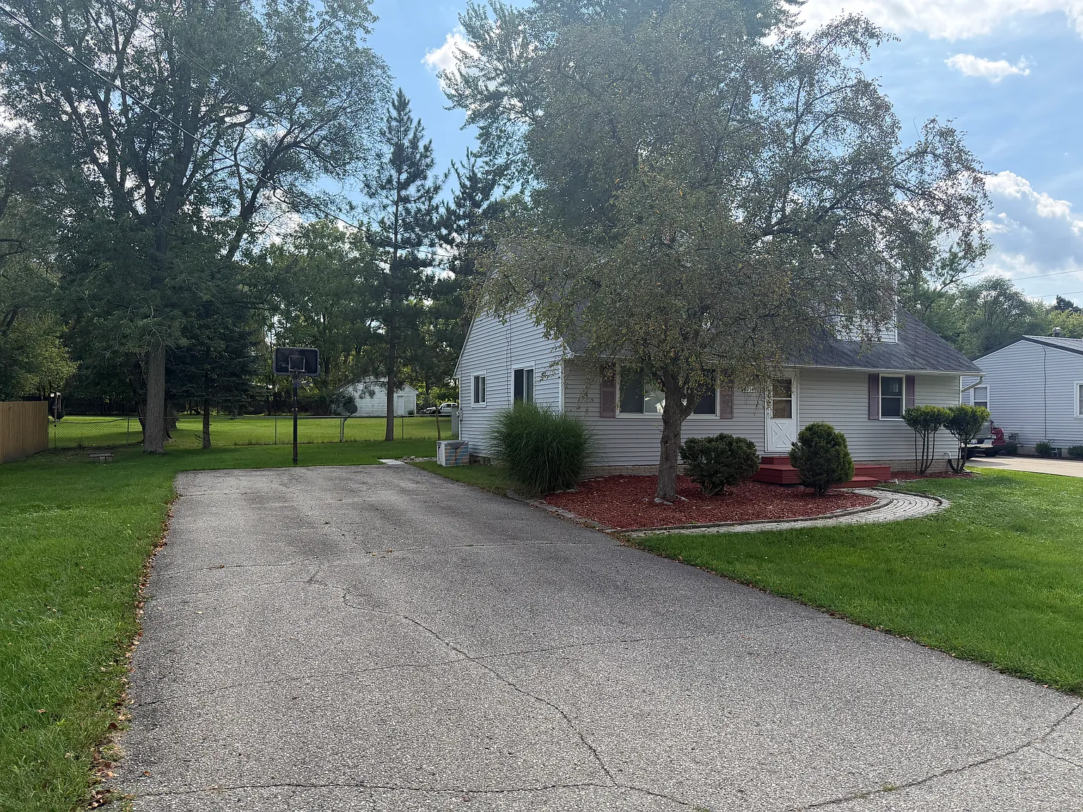 4 bed, 1440 sqft, $1,650 — Photo 2