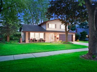 1903 E Cholo Ln, Mount Prospect, IL