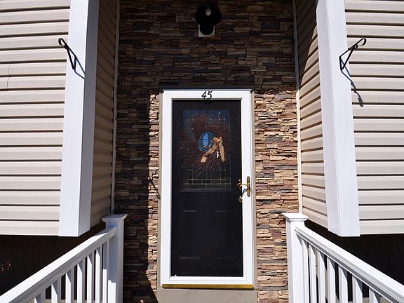 3rd image of 45 Hemlock Dr