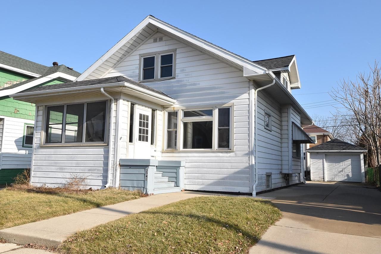 REAL ESTATE STORIES  St. Charles Family Gets $40,000 Over Ask Price with  Trendy Home Updates