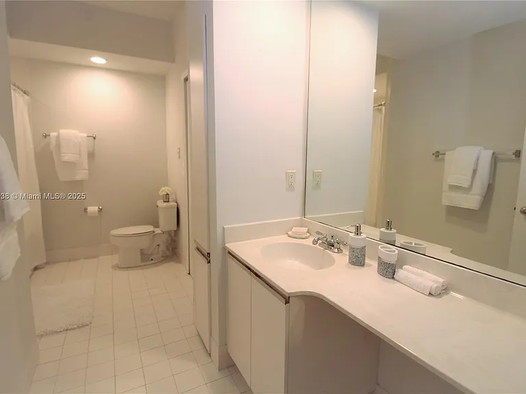 3255 NE 184th St #12311 — Photo 10