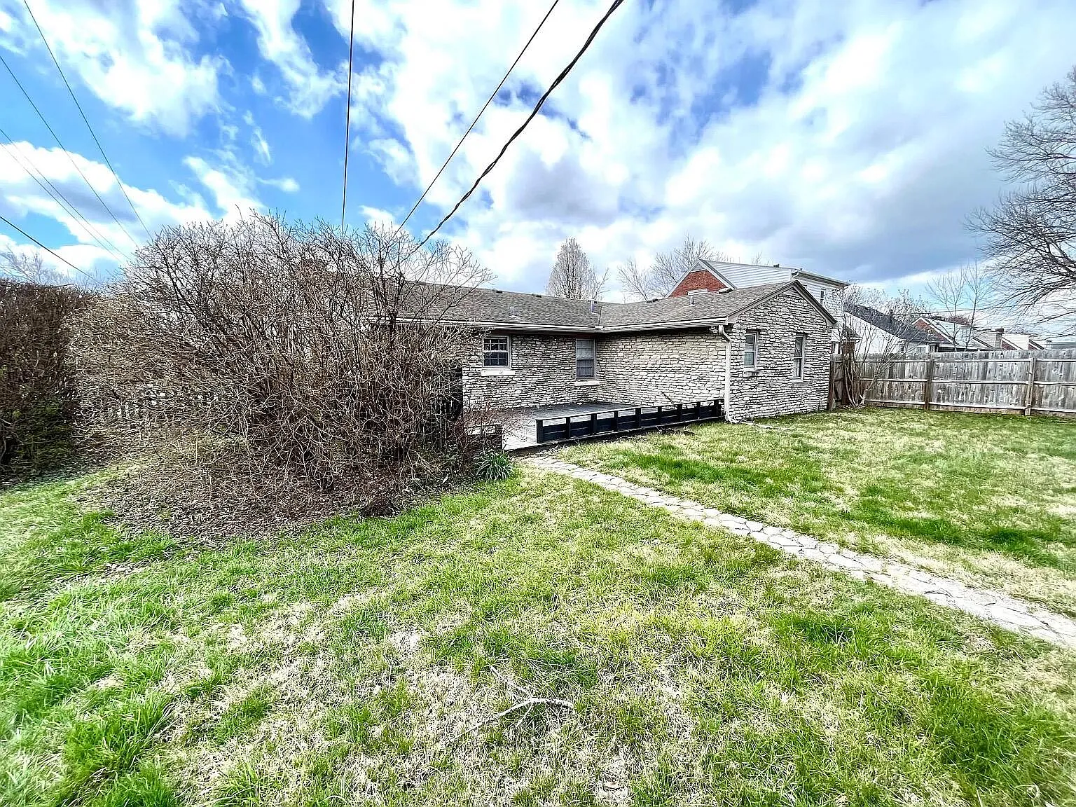 4 bed, 2.0 bath, 1556 sqft, $2,900 — Photo 3
