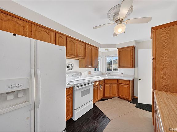 5th image of 3409 Jarvis Ave