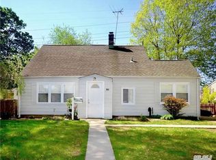 86 Cornflower Rd, Levittown, NY 11756