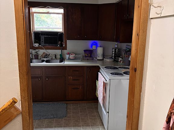 3rd image of 126 11th St S #A