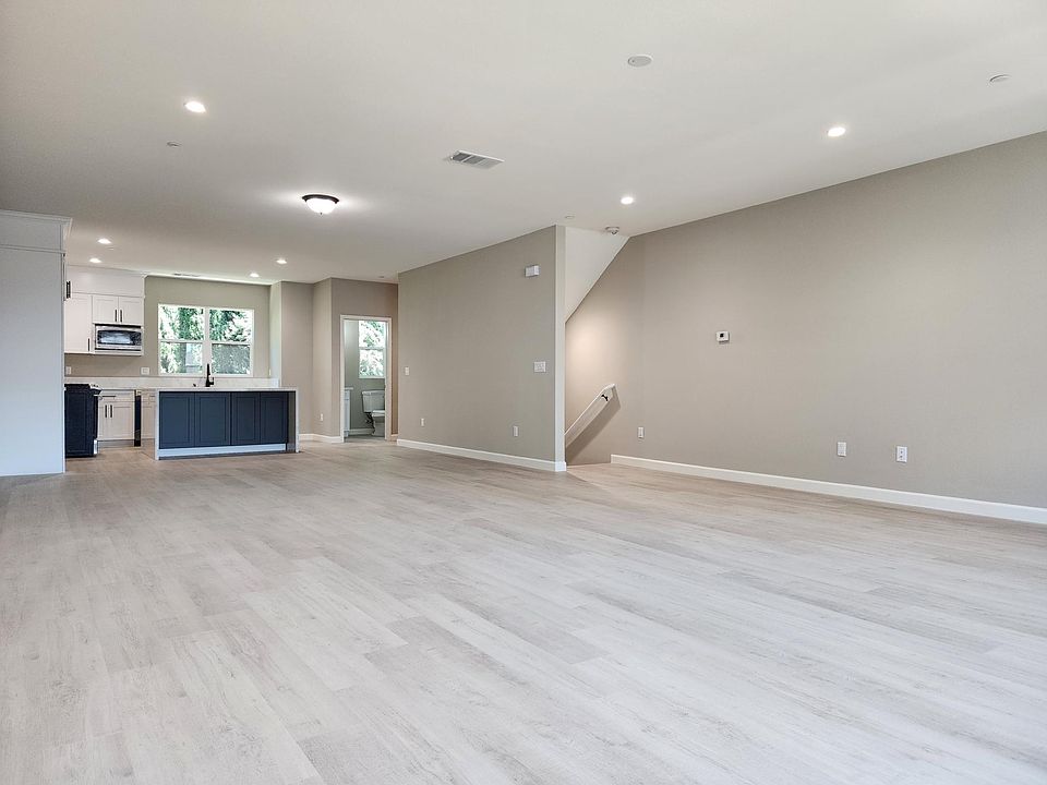 ENORMOUS Great Room, Dining, Kitchen