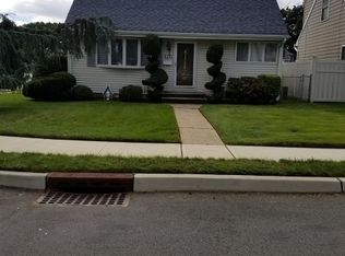 170 Cambridge Ave, Rochelle Park, NJ 07662