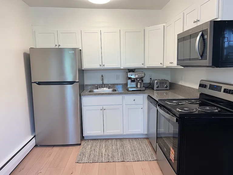 Parkside Manor Apartments — Photo 42