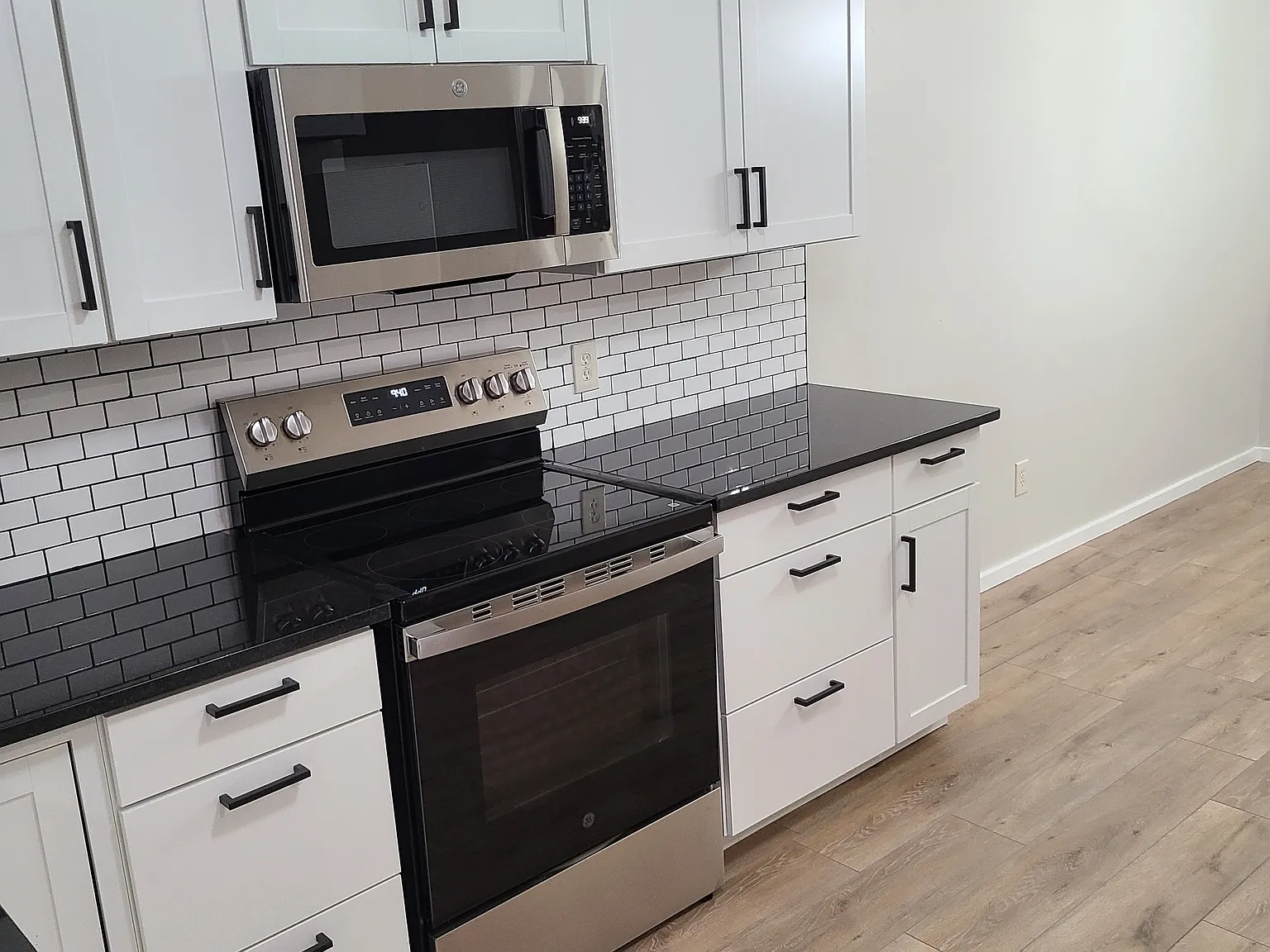 3 bed, 2.5 bath, 1800 sqft, $1,600 — Photo 4