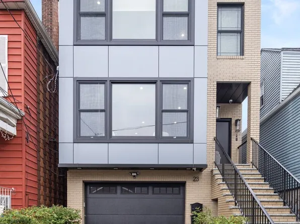 23 Manhattan Avenue image 16 of 17