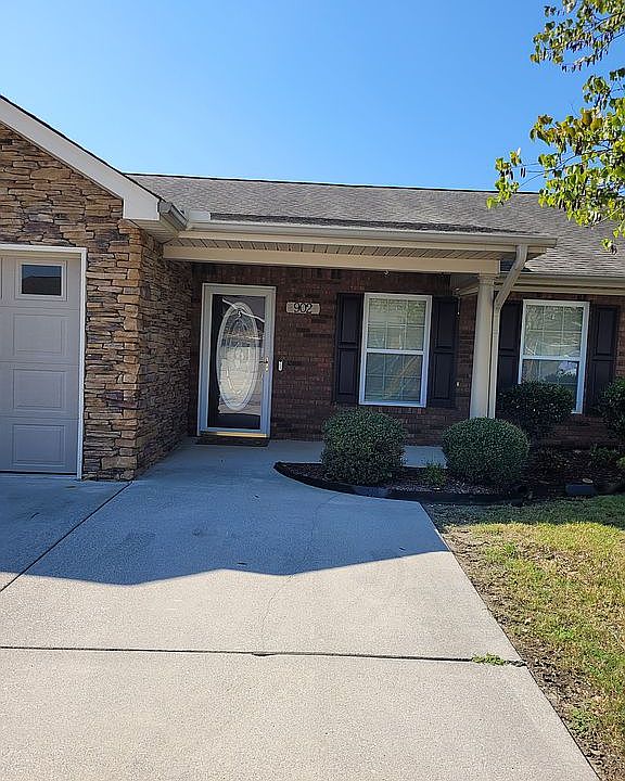 1st image of 902 Applebrook Dr