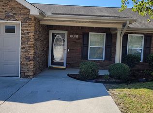 902 Applebrook Dr, Rossville, GA 30741
