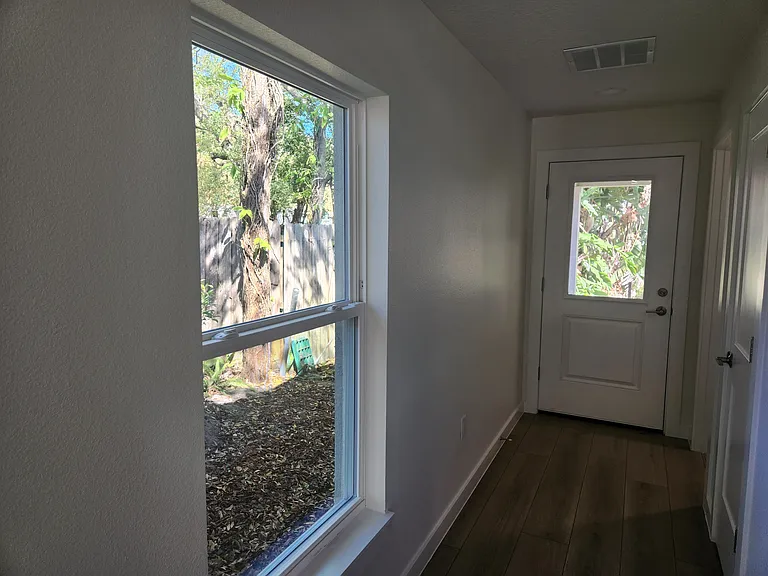 223 S Forest Ave — Photo 14