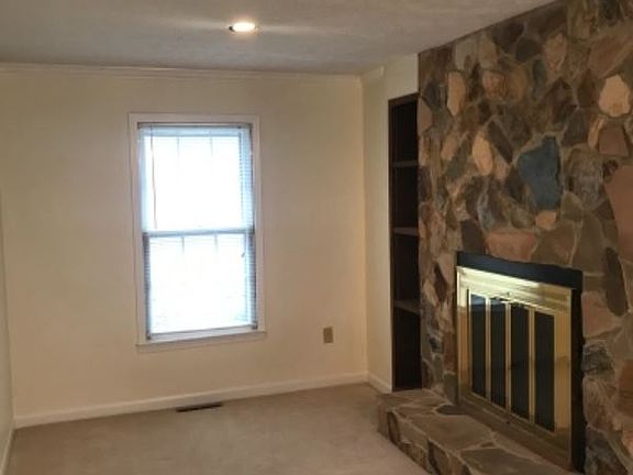 3rd image of 102 Yorktown Ct