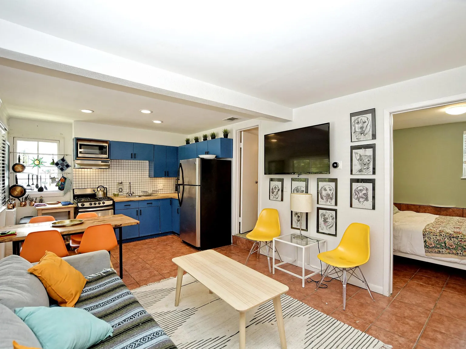 2 bed, 770 sqft, $1,800 — Photo 3