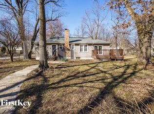 6N901 Woodlawn Ave, St Charles, IL 60174
