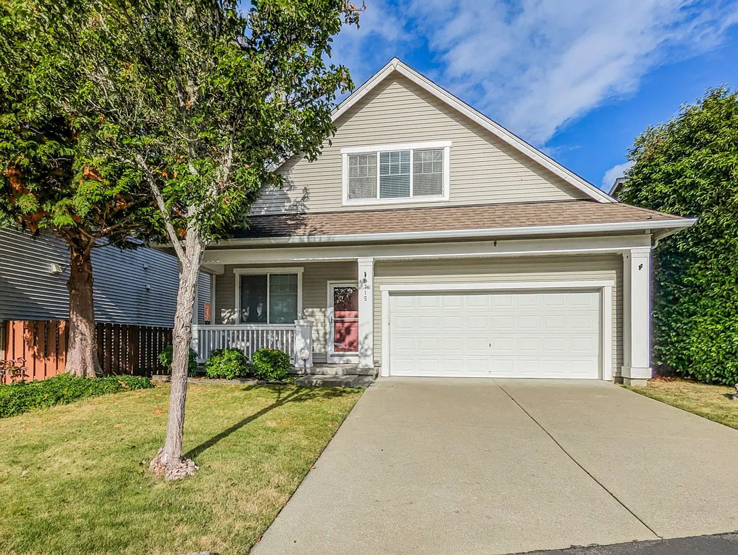 **Move-In Special**Beautiful 3 bed, 2.5 bath home with fully fenced yard & W/D! — Photo 1