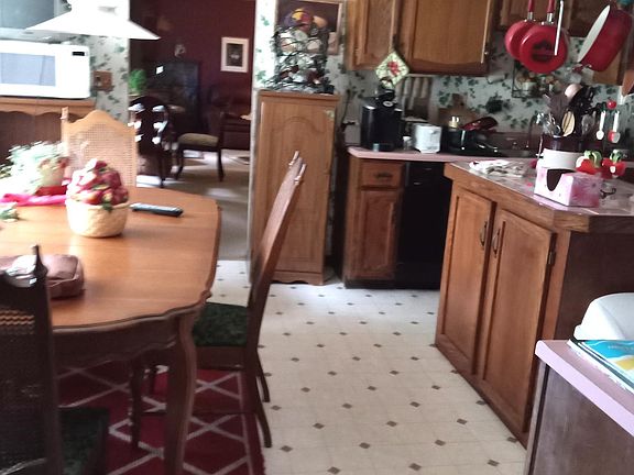 3rd image of 2710 Camellia Dr