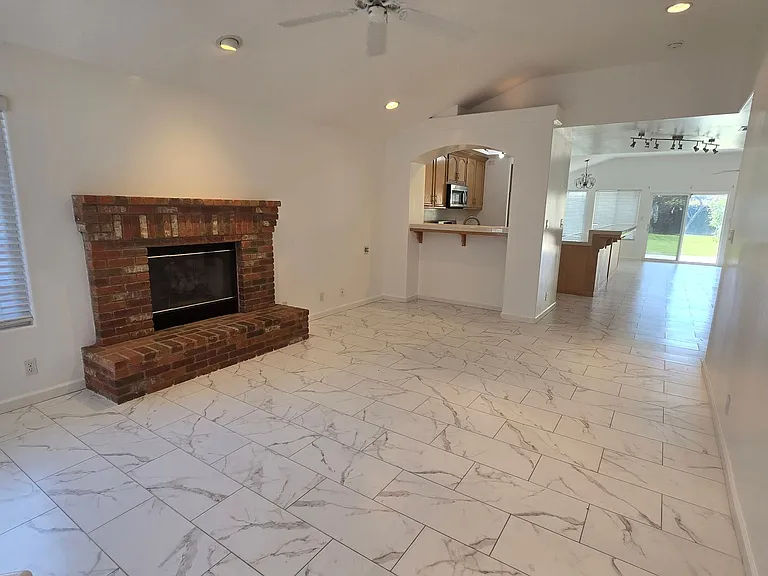 10315 Cheyenne Dr — Photo 2