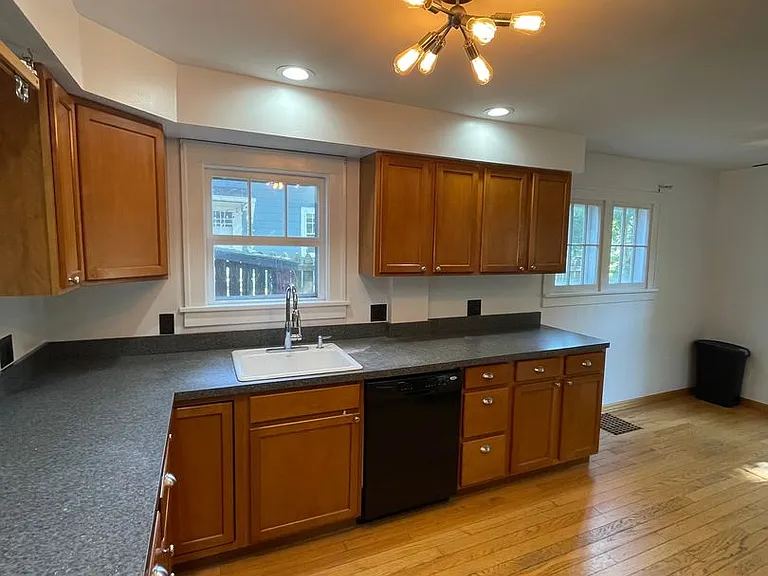 1404 E Park Pl — Photo 6