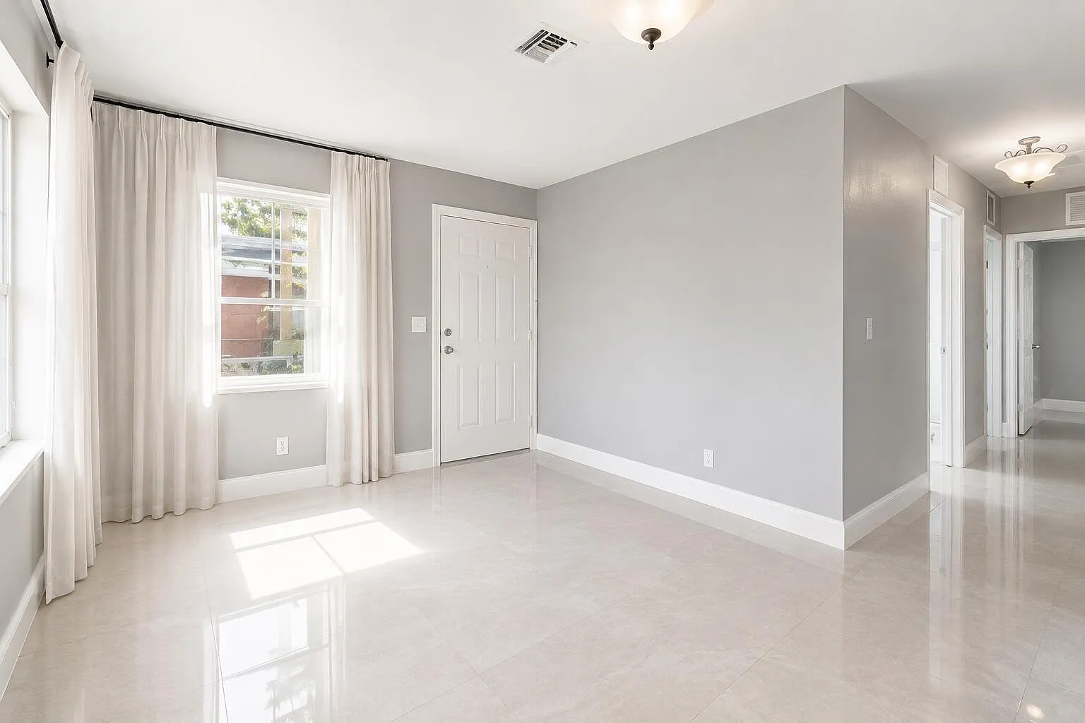 4 bed, 2.0 bath, 1440 sqft, $3,200 — Photo 4