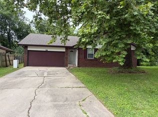 3014 W Hillcrest Cir, Springfield, MO 65807