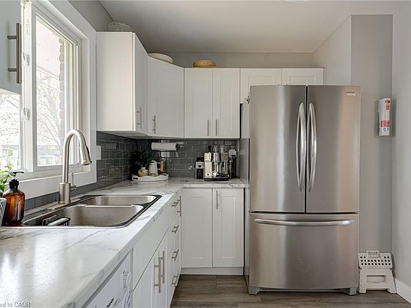 3rd image of 105 Maple Ave