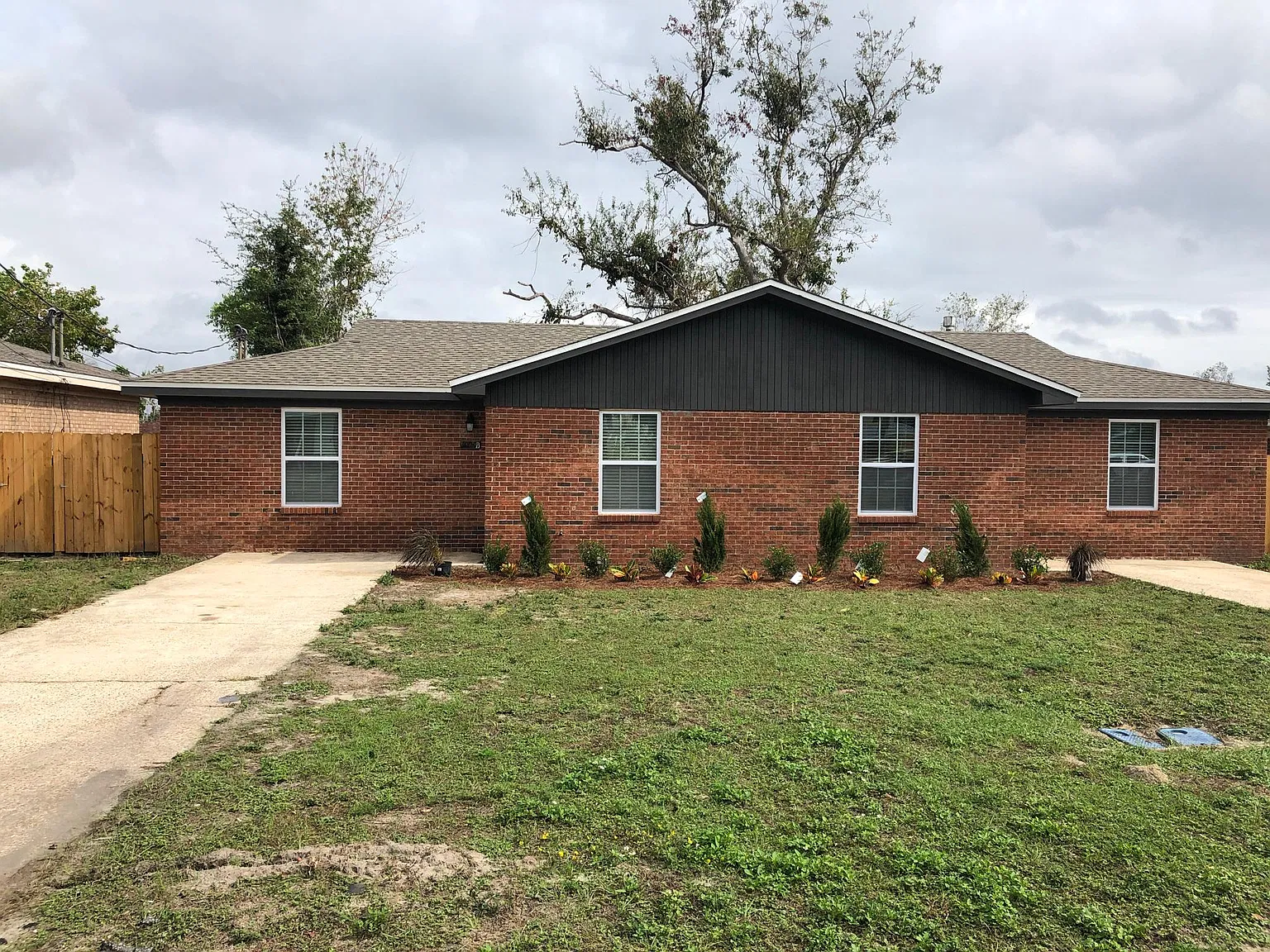 1008 Russ Lake Dr — Photo 1