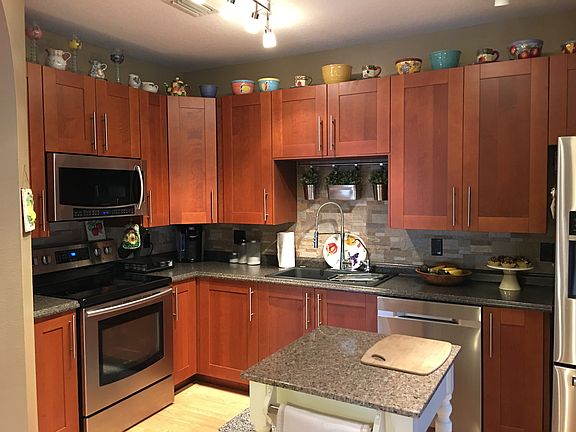 4th image of 444 W 31st St