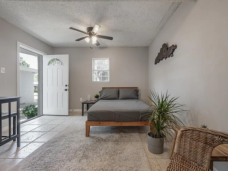 225 W Hiawatha St #2 — Photo 8