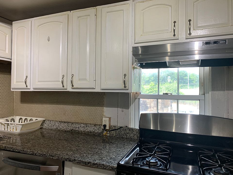 1st image of 32 Indian Hill Rd #1