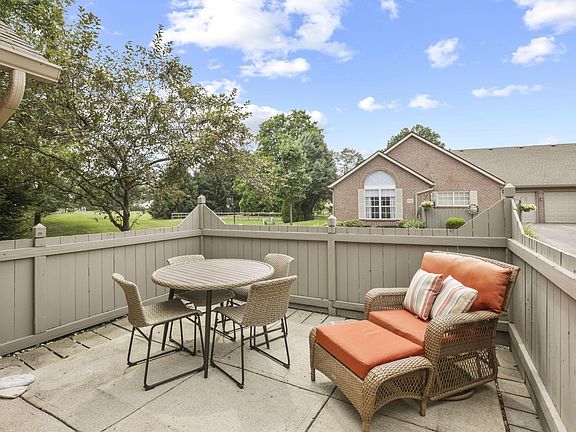 5th image of 6027 Blendon Chase Dr